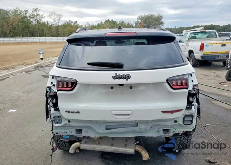 2025 Jeep Compass Trailhawk z USA, uszkodzony, nr VIN 3C4NJDDN6ST557209